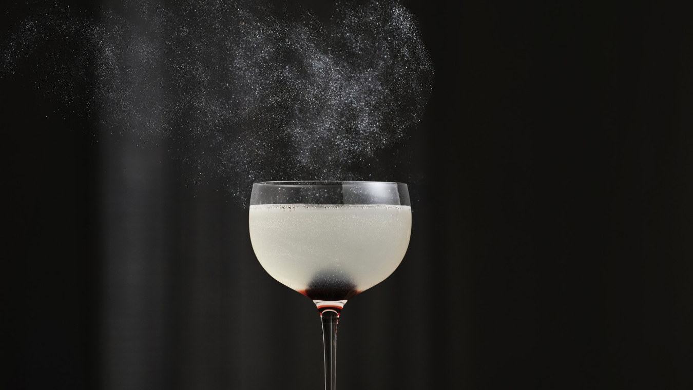 Beijing Hutong Bar Brings Tea into Its Cocktail Menu — official Mandarin Oriental Qianmen, Beijing image