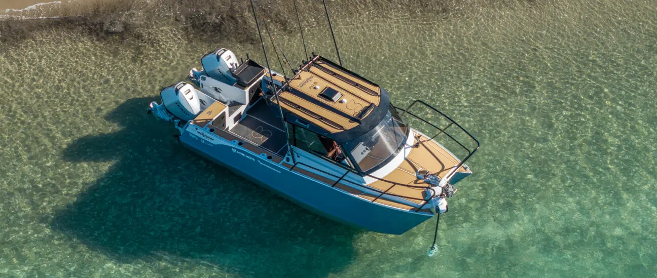 Kingfisher 670 Hardtop Powercat — official Kingfisher Boats image