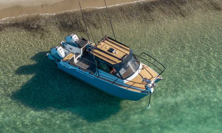 Kingfisher 670 Hardtop Powercat — official Kingfisher Boats image