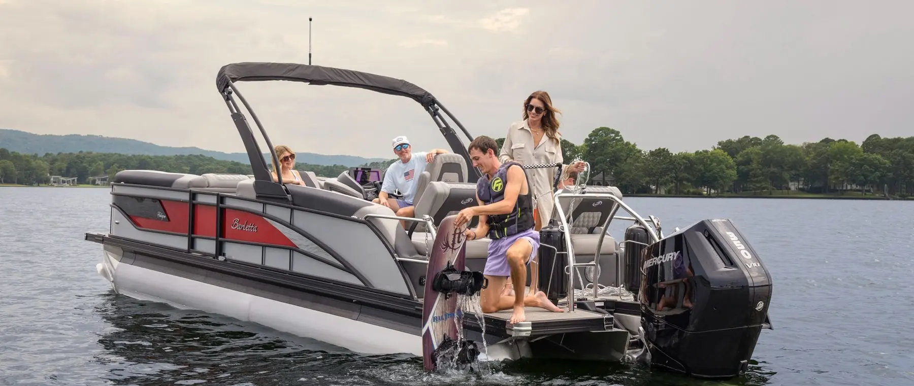 Official Barletta Boats model-year 2027 photograph.