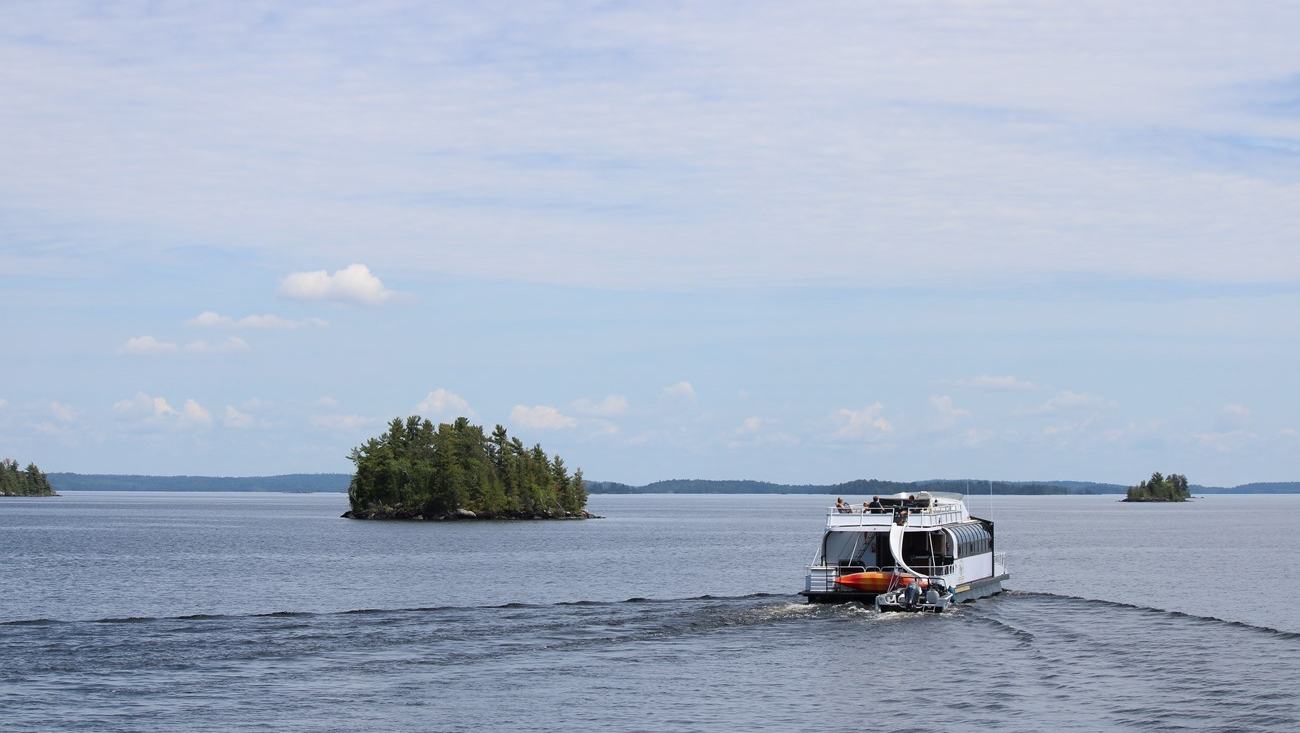 National Park Service, houseboat cruising in Voyageurs National Park