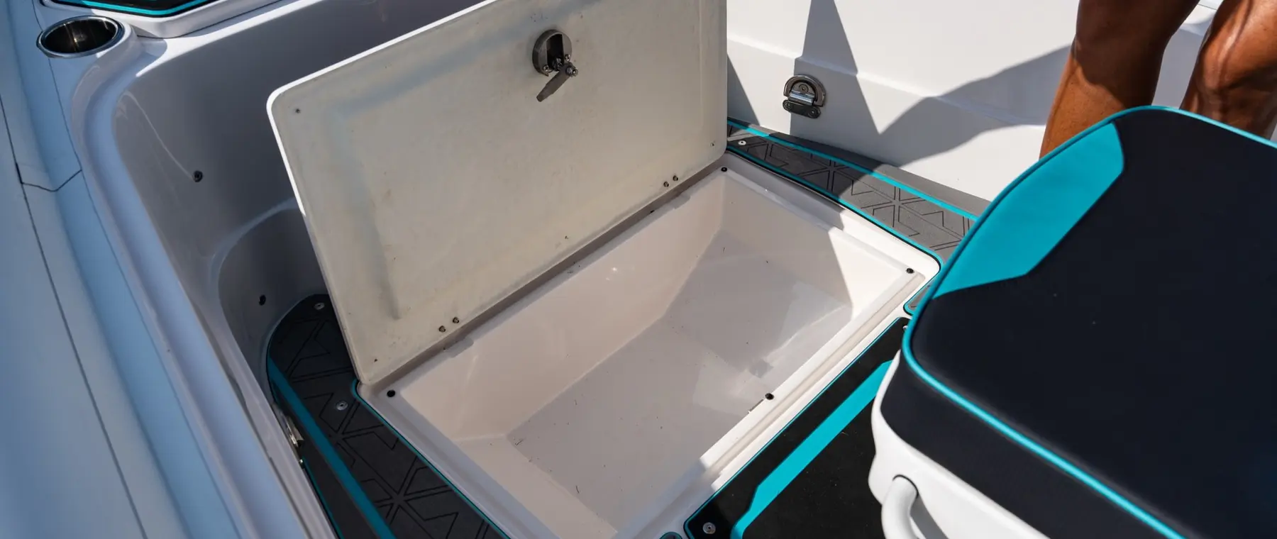 Highfield Boats — official Escape 750 product photograph