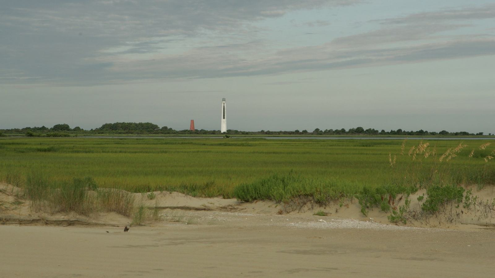 Historic Cape Romain lighthouses — Steve Hillebrand/USFWS, public domain
