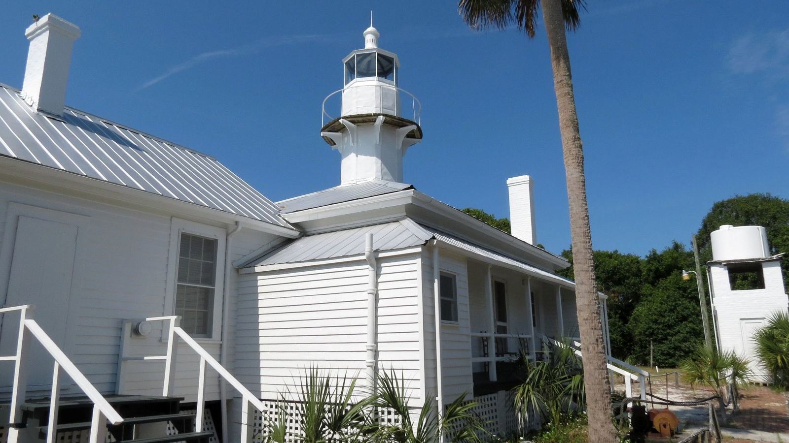 Cedar Keys Refuge lighthouse – Larry Woodward/USFWS, Public Domain (FWS Media)