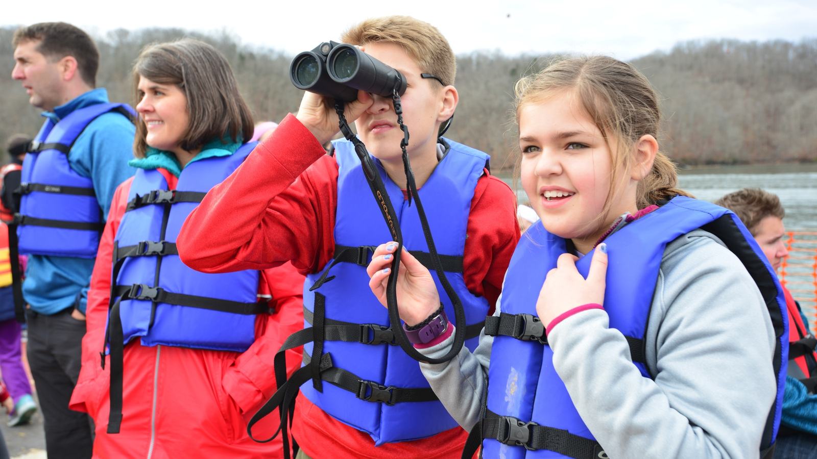U.S. Army Corps of Engineers Nashville District, public-domain photograph by Mark Rankin of a Dale Hollow Lake eagle-watching cruise (DVIDS 3137946).
