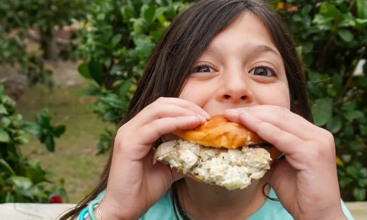 Fresh Tuna Can Turn a Simple Boat Lunch Into Something Better — official Yamaha Blue Life image
