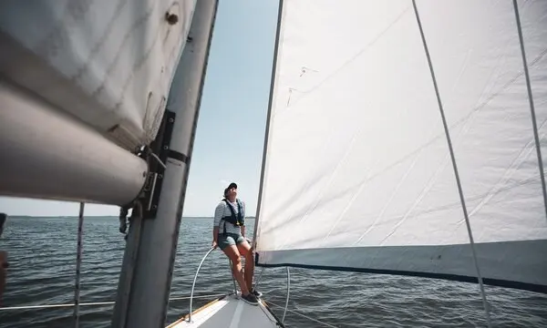 10 Tips for Renting a Sailboat — official Discover Boating image