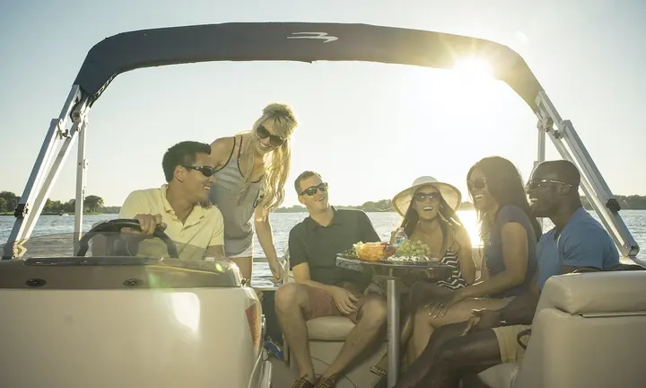 Invited on a Friend’s Boat? Seven Ways to Be the Guest Everyone Welcomes — official Discover Boating, Boating With Friends: Seven Ways to Be a Good Guest image