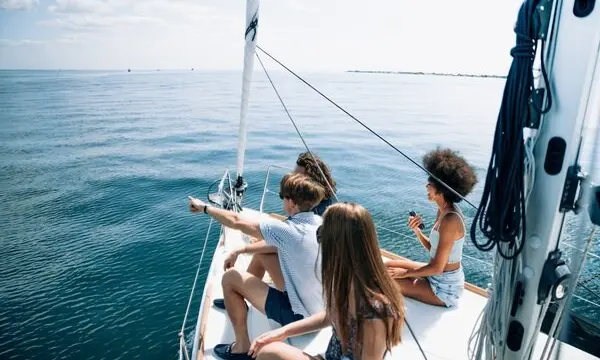 The Must-Know Dos and Don'ts of Sailing — official Discover Boating image