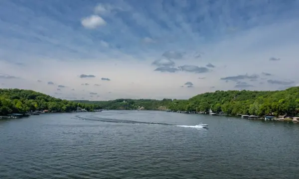 Missouri Boating Guide: Tips & Top Destinations — official Discover Boating image