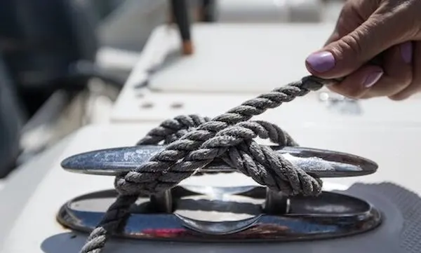The Small-Boat Raft-Up: How to Meet Friends Without Damaging a Hull — official Discover Boating, How to Safely Raft Up with Other Boats image