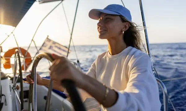 What is the Best Clothing for Boating? What to Wear on the Water — official Discover Boating image