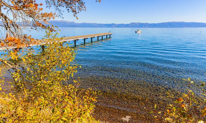 Autumn Foliage from a Small Boat: Five American Waterways to Explore — official Discover Boating, Fall Foliage Cruising guide image