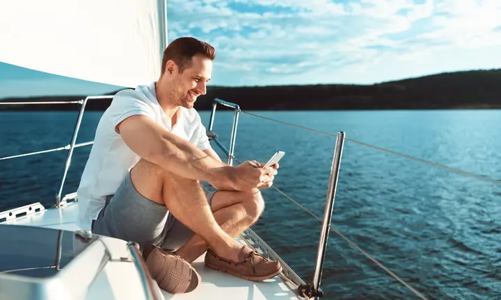 How Does a Boat Sail Upwind? — official Discover Boating image