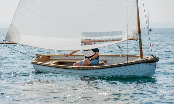 What Is a Daysailer? A Beginner’s Guide — official Discover Boating image