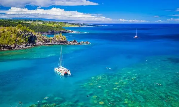 Boating in Hawaii: 10 Hawaii Boating Destinations — official Discover Boating image