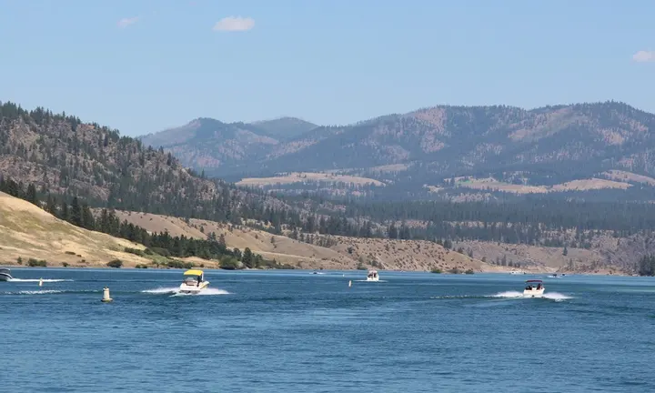 Lake Roosevelt by Small Motorboat: Washington Launches and Reservoir Cruising — official US National Park Service, Lake Roosevelt National Recreation Area, Boating; NPS/J. Woerner boat photograph image