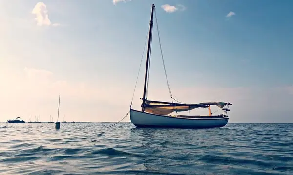11 Sailing Tips for Beginners: Essential Sailing Advice — official Discover Boating image
