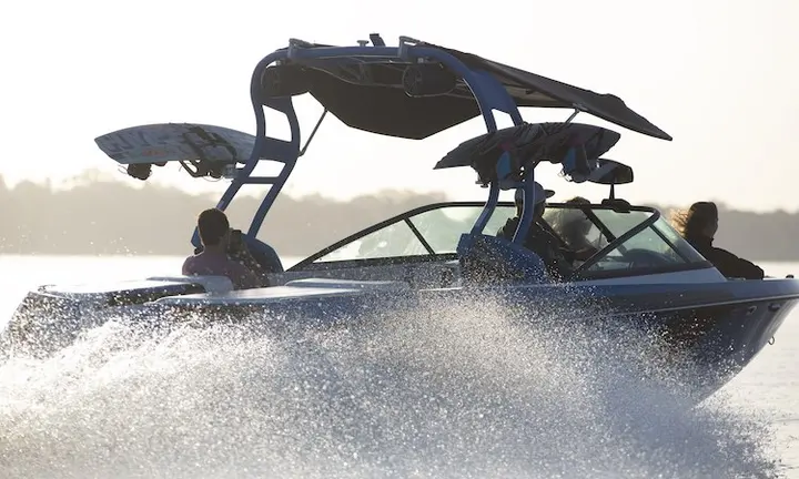 Buying Your First Small Boat: What to Learn at a Dealer, Show and Marina — official Discover Boating, Shopping for a Boat: When and Where to Buy image