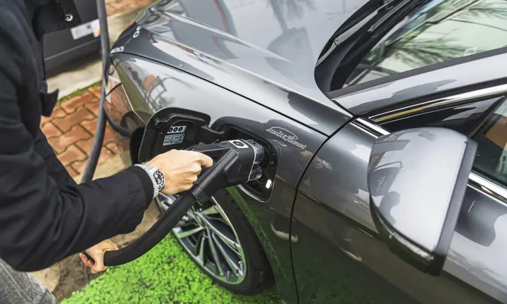 Škoda Plug-In Hybrids Offer a Choice for Weekend Travel — official Škoda Auto image