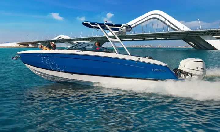 Cobalt R8 Coastal Offers Family Dayboating with Outboard Versatility - Cobalt Boats official R8 Coastal product and specifications image