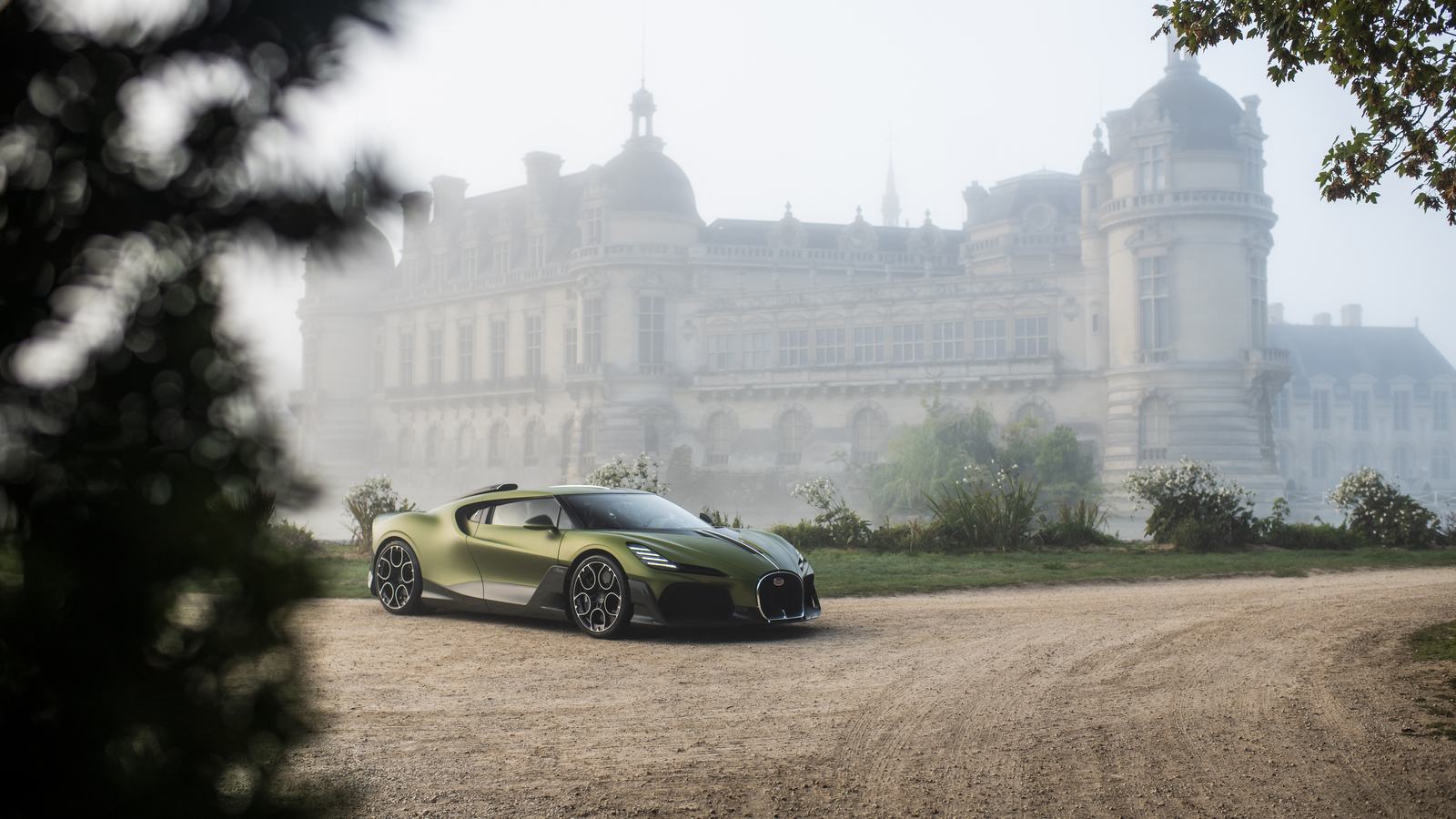 Bugatti Brouillard Turns a Chantilly Car Handover Into a Day Out — official source image