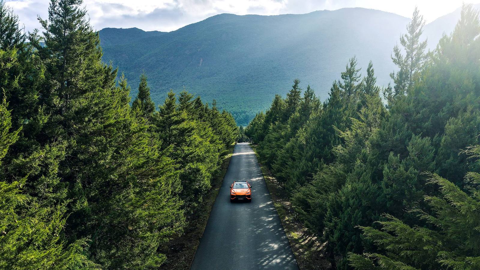 LBG Lifestyle Lamborghini's Esperienza Makes the Road Trip the Holiday — official subject photograph