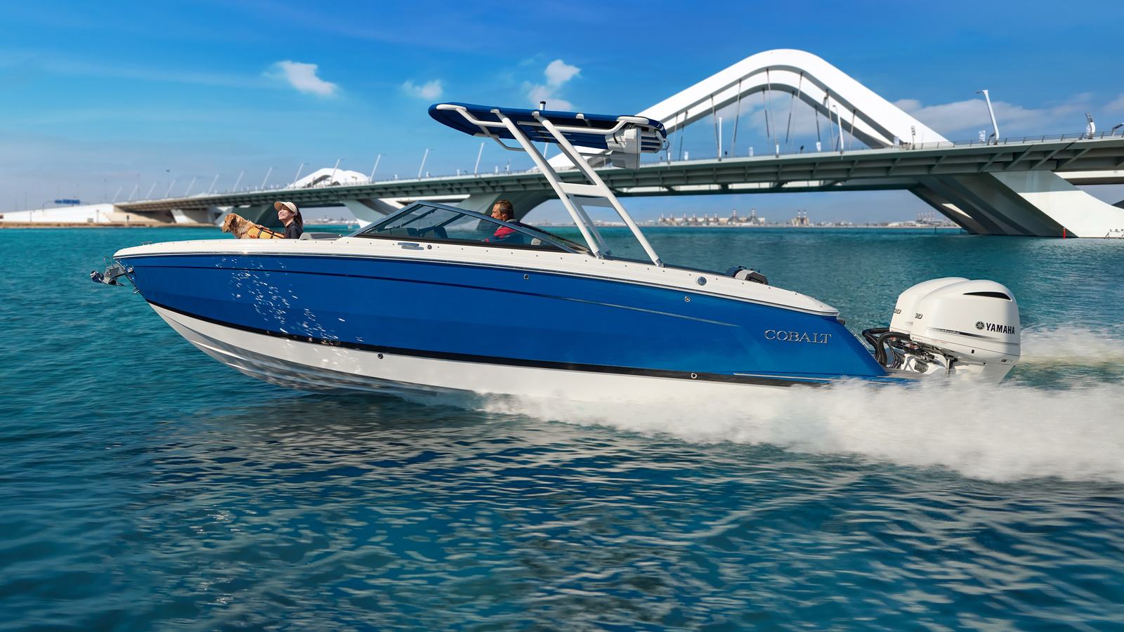 Cobalt R8 Coastal Offers Family Dayboating with Outboard Versatility - Cobalt Boats official R8 Coastal product and specifications image