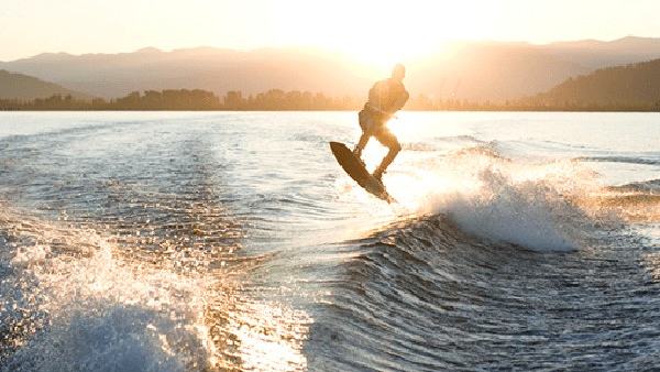 7 Wakeboarding Pro Tips from Amber Torrealba — official Discover Boating image