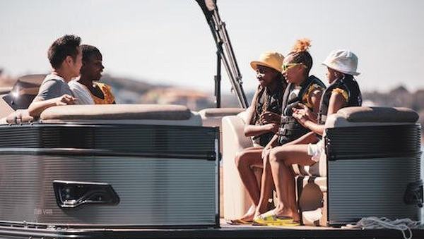 A Crew of Kids: Family Team Work — official Discover Boating image