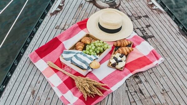 Plan the Perfect Boat Picnic — official Discover Boating image