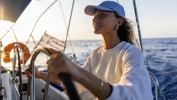 What is the Best Clothing for Boating? What to Wear on the Water — official Discover Boating image