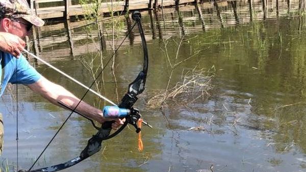 Bowfishing from a Boat: Top Tips for Bowfishing Success — official Discover Boating image
