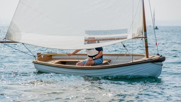 What Is a Daysailer? A Beginner’s Guide — official Discover Boating image