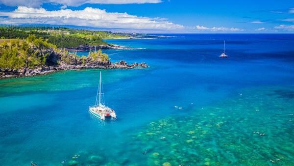 Boating in Hawaii: 10 Hawaii Boating Destinations — official Discover Boating image