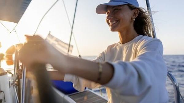 5 Reasons to Join a Sailing Club — official Discover Boating image