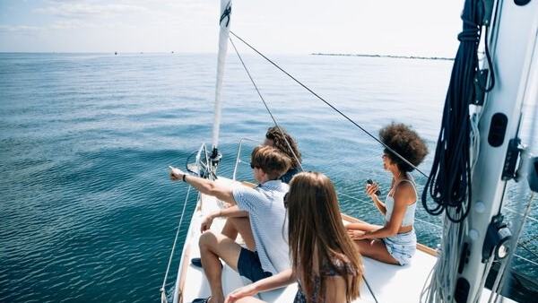 The Must-Know Dos and Don'ts of Sailing — official Discover Boating image