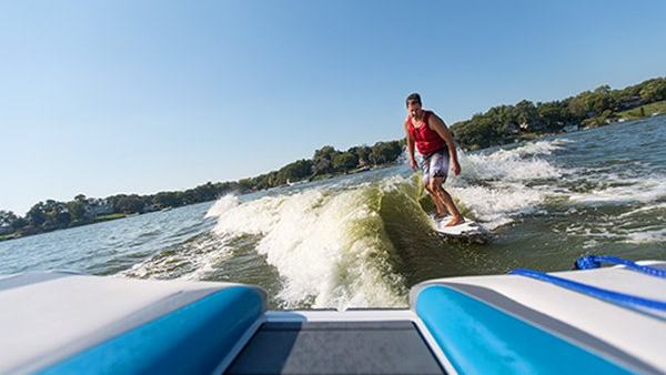 Wake Surfing vs Wakeboarding: What’s the Difference? — official Discover Boating image