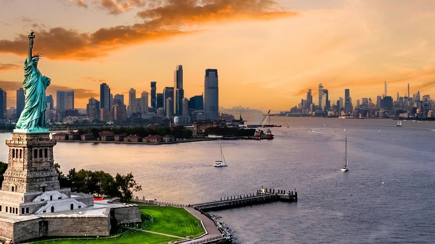 New York Boating Ranges From Lake George to the City Skyline — official Yamaha Blue Life image