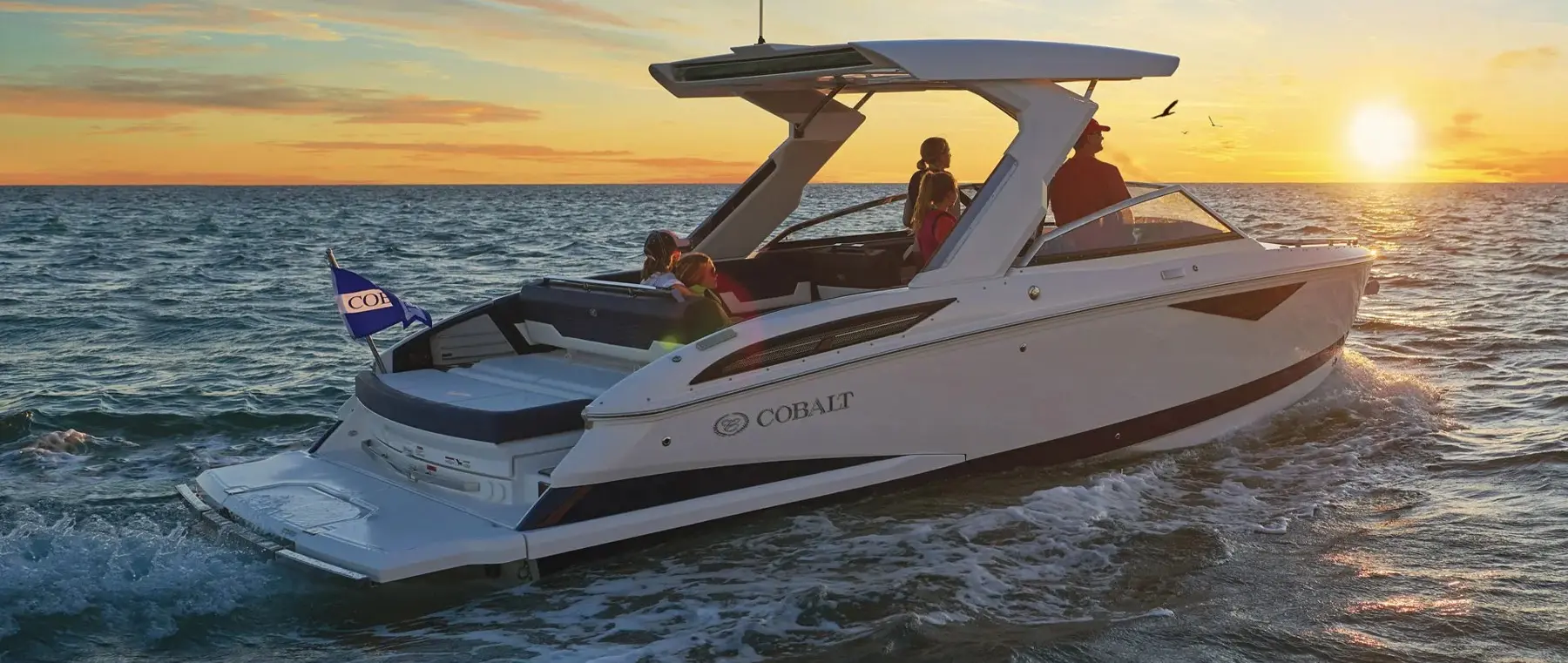 Official boat-builder photograph | Cobalt A29 Brings Hydraulic Swim Platform to the 8.84m Dayboat
