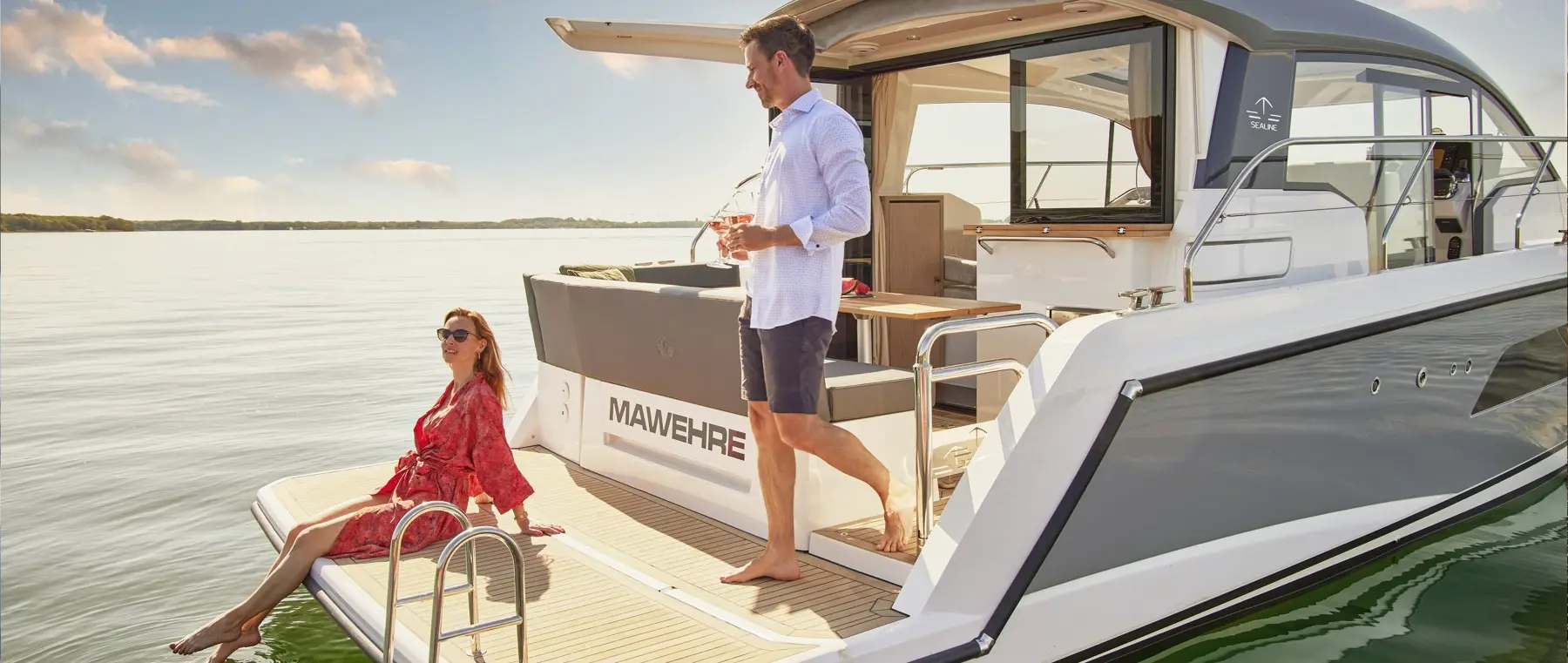 Official source-specific editorial image. Source: https://sealine.com/gb/motorboats/sealine-c335/
