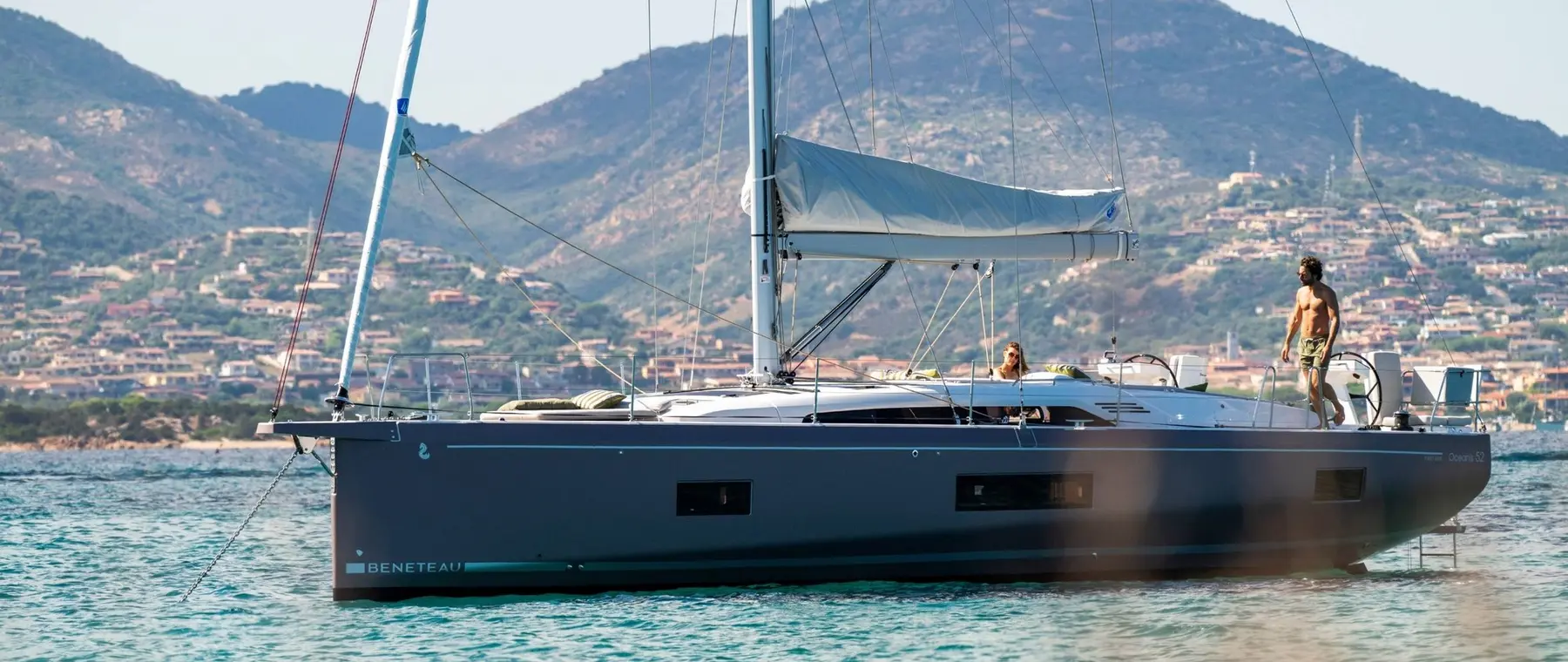 BENETEAU | BENETEAU Oceanis 52 Uses a Larger Cockpit to Rework Family Sailing