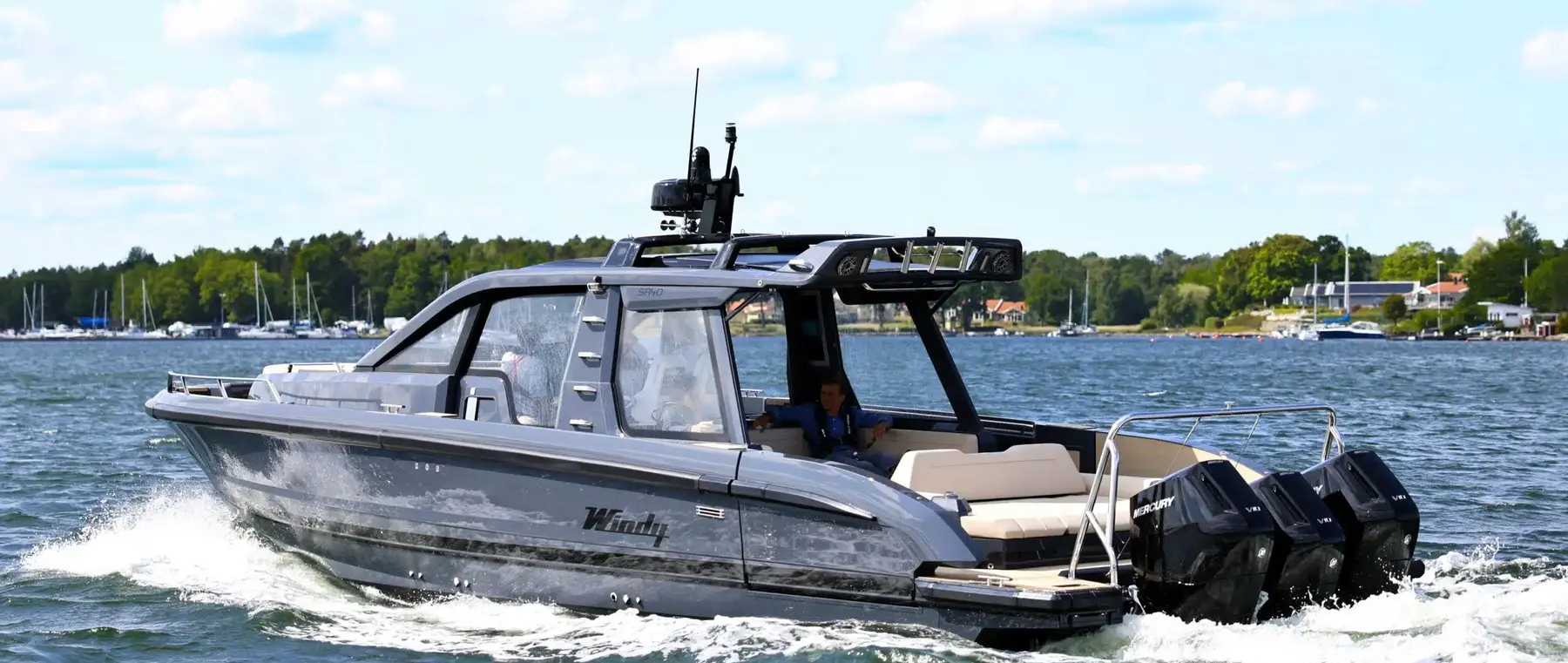 Official boat-builder photograph | Windy SR40 Connects a Fast Sports Boat With All-Weather Deck Use