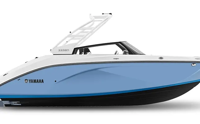 Official boat-builder photograph | Yamaha 222SD Uses Twin Jet Drives to Make Family Handling Easier