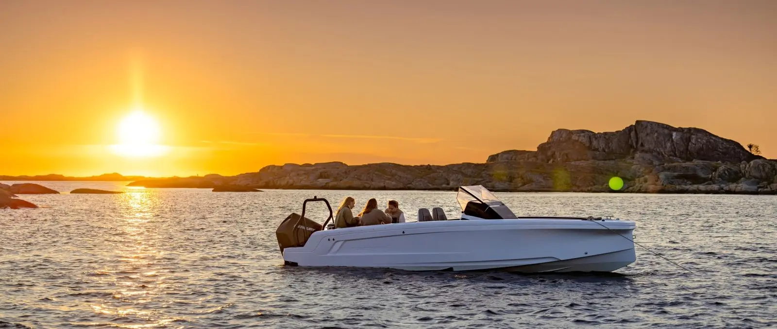 Official boat-builder photograph | Axopar 22 Spyder Brings Twin-Stepped Performance to Trailerable Boating