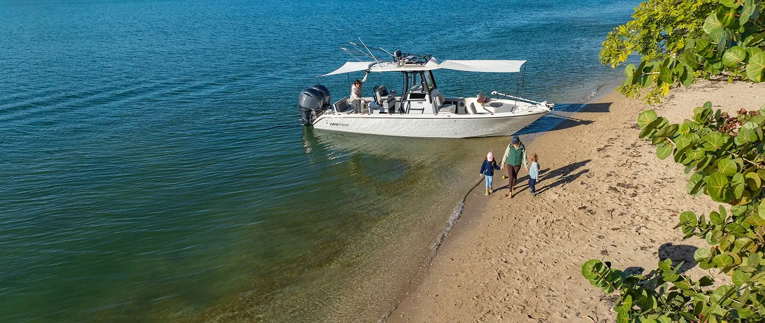 Pathfinder Boats / Maverick Boat Group — official 2800 Hybrid photograph | Pathfinder 2800 Hybrid Leads a Bigger Bay-Boat Push at Fort Lauderdale