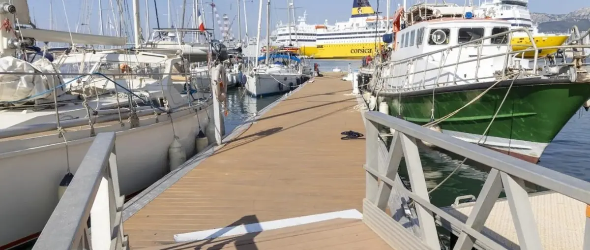 Toulon Darse Nord Completes Floating Pontoon Improvements — original official source photograph