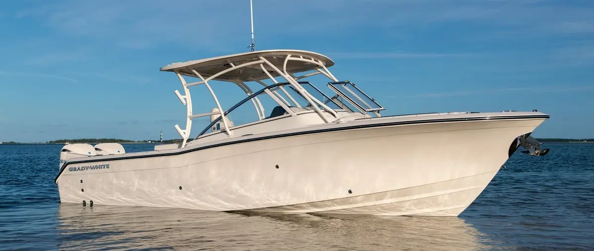 Official boat-builder photograph | Grady-White Freedom 275: Fishing Utility Meets Family Dayboating