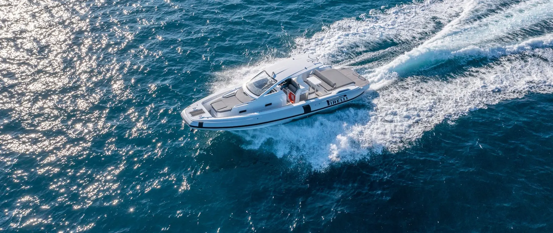 Official source-specific editorial image. Source: https://pirellispeedboats.com/collection/speedboats/pirelli-35/
