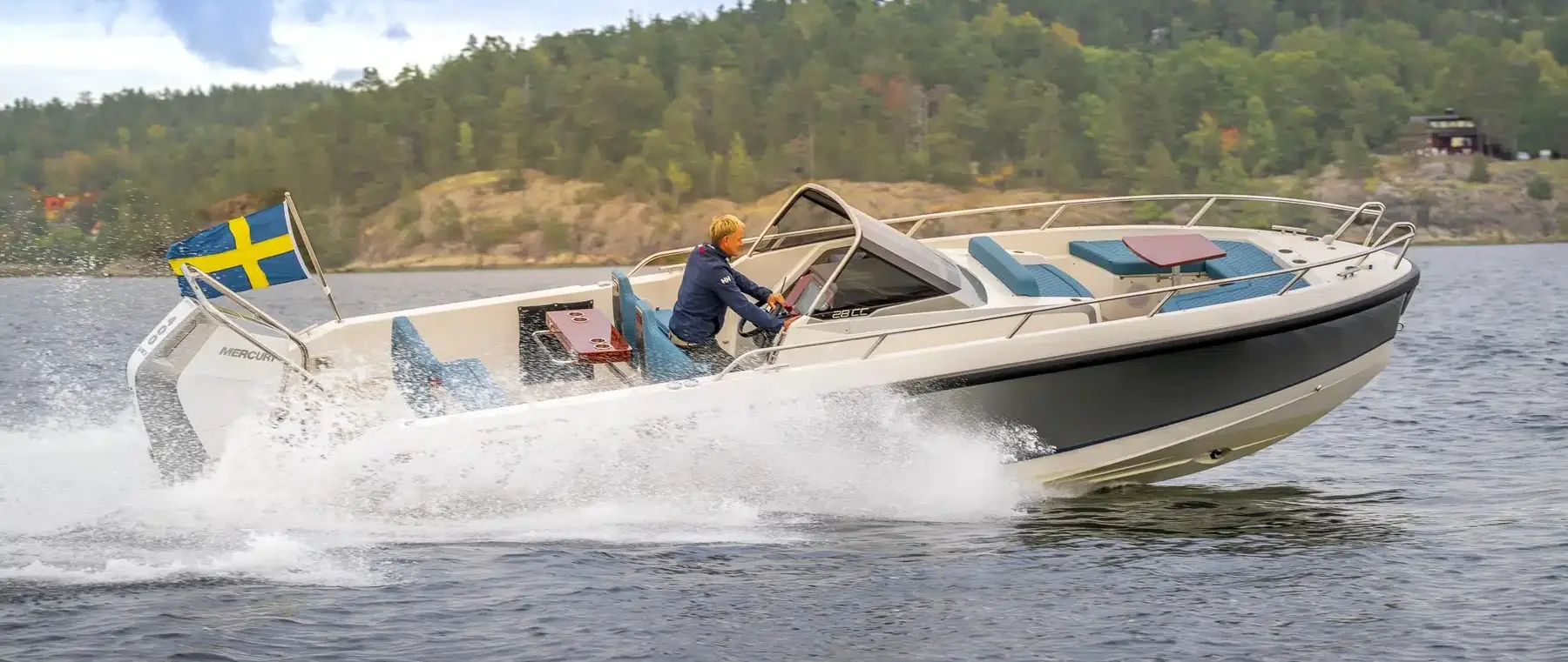 Official boat-builder photograph | Windy SR28 CC Brings Center-Console Versatility to a Compact Dayboat